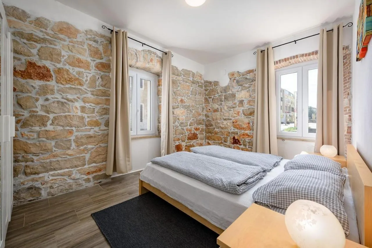 Center House With Apartments Umag