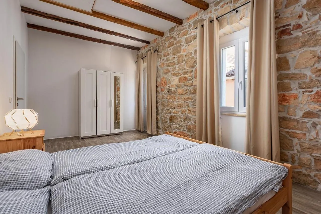 Center House With Apartments Umag 0*,