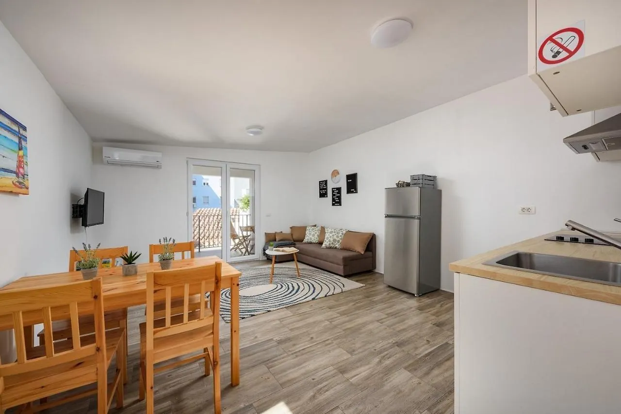 Center House With Apartments Umag