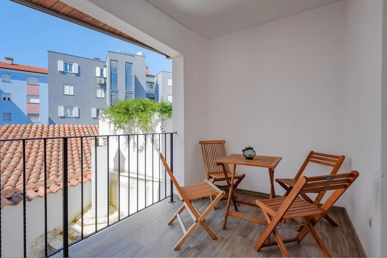 Center House With Apartments Umag