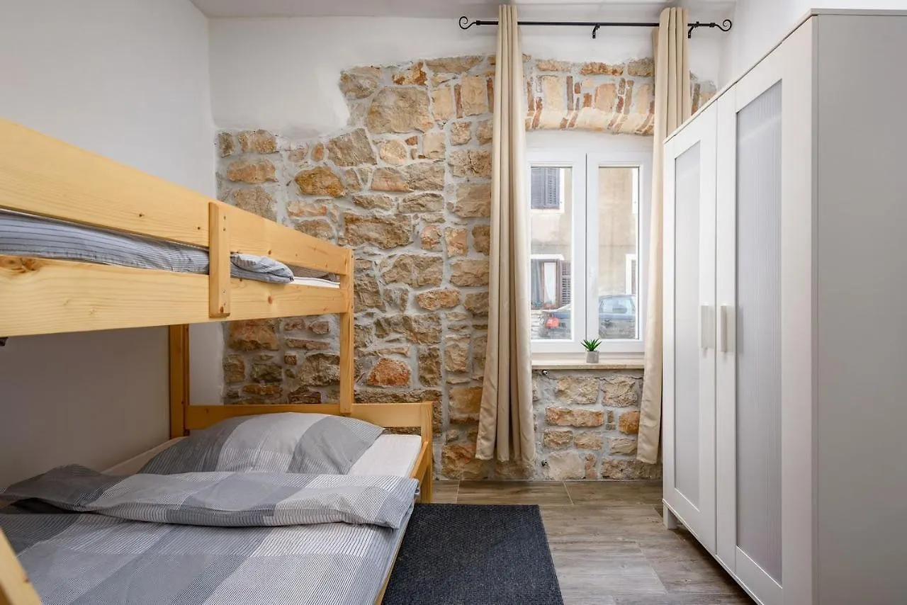 Center House With Apartments Umag 0*,