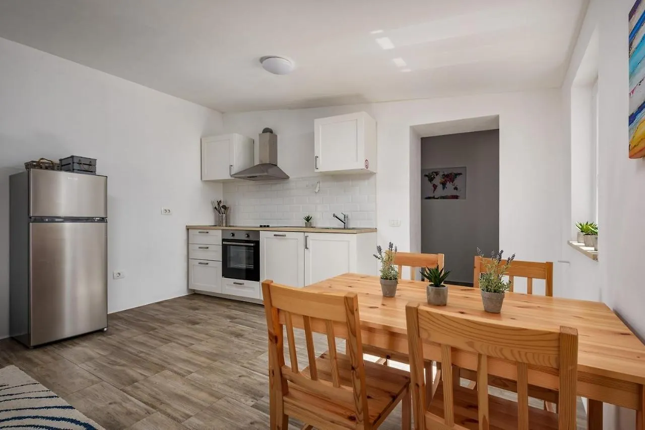 Center House With Apartments Umag