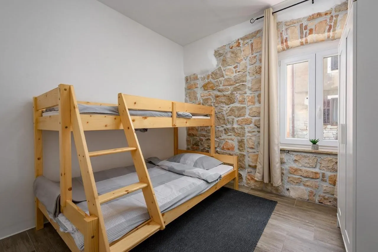 Center House With Apartments Umag