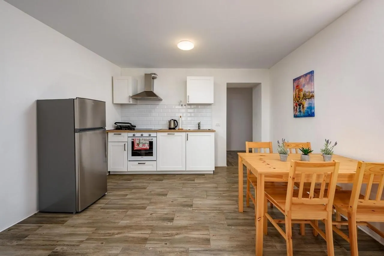 Center House With Apartments Umag