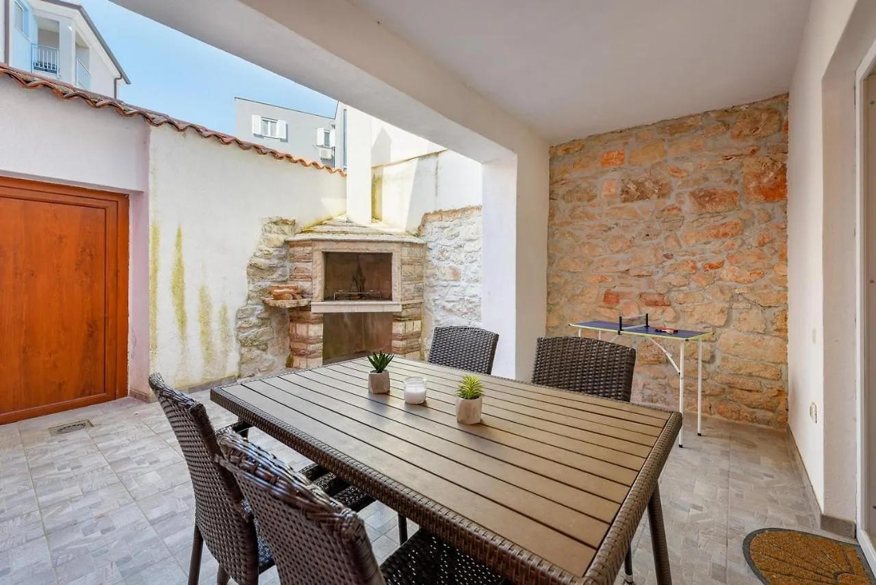 Center House With Apartments Umag Croatia
