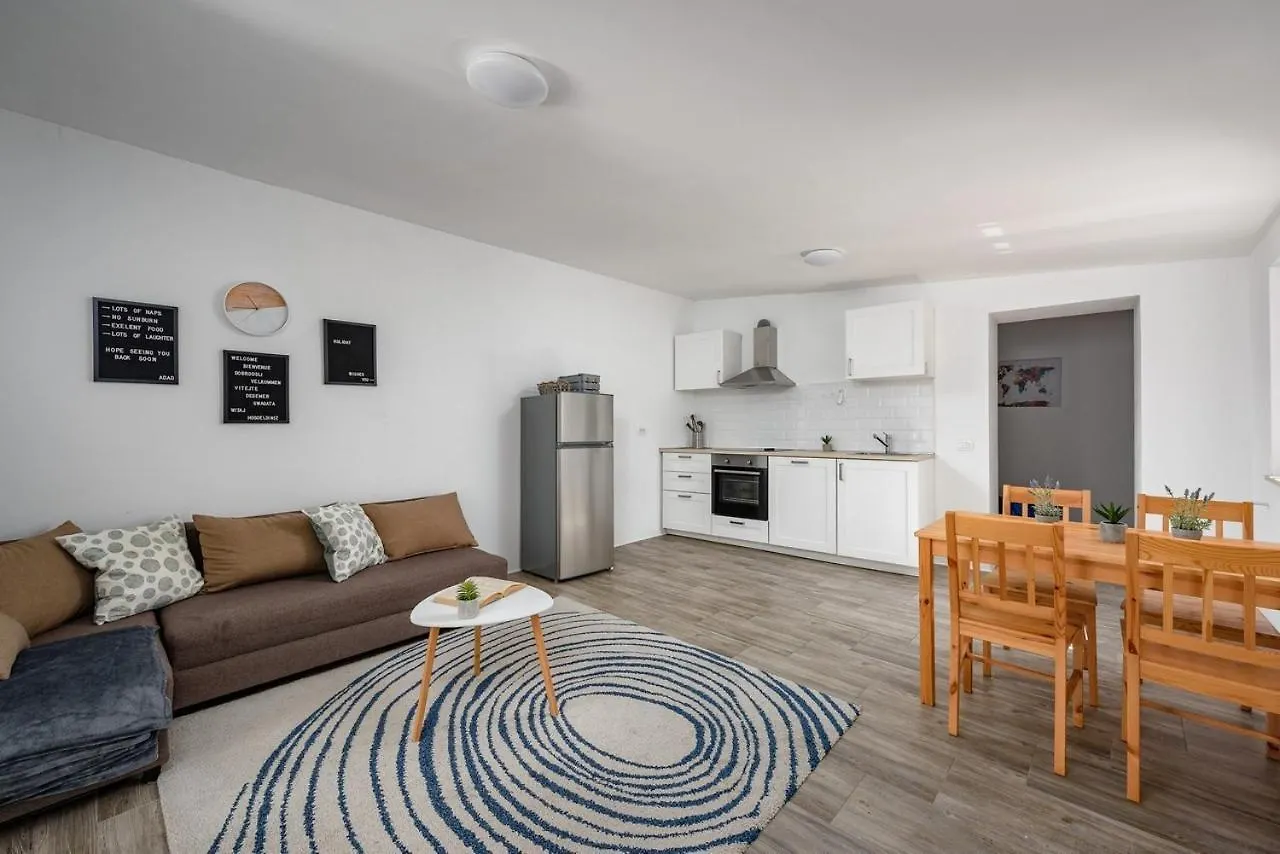 Center House With Apartments Umag Croatia