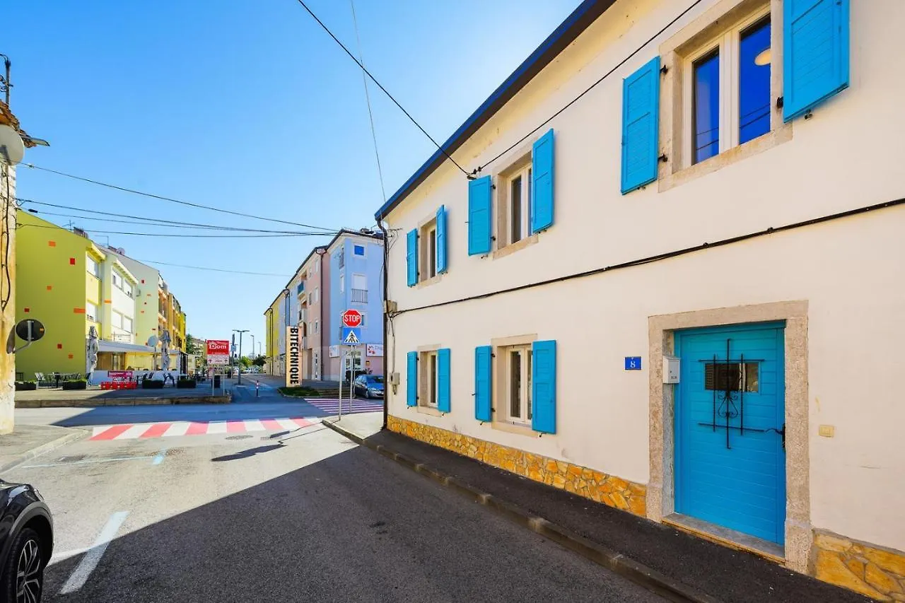 Center House With Apartments Umag
