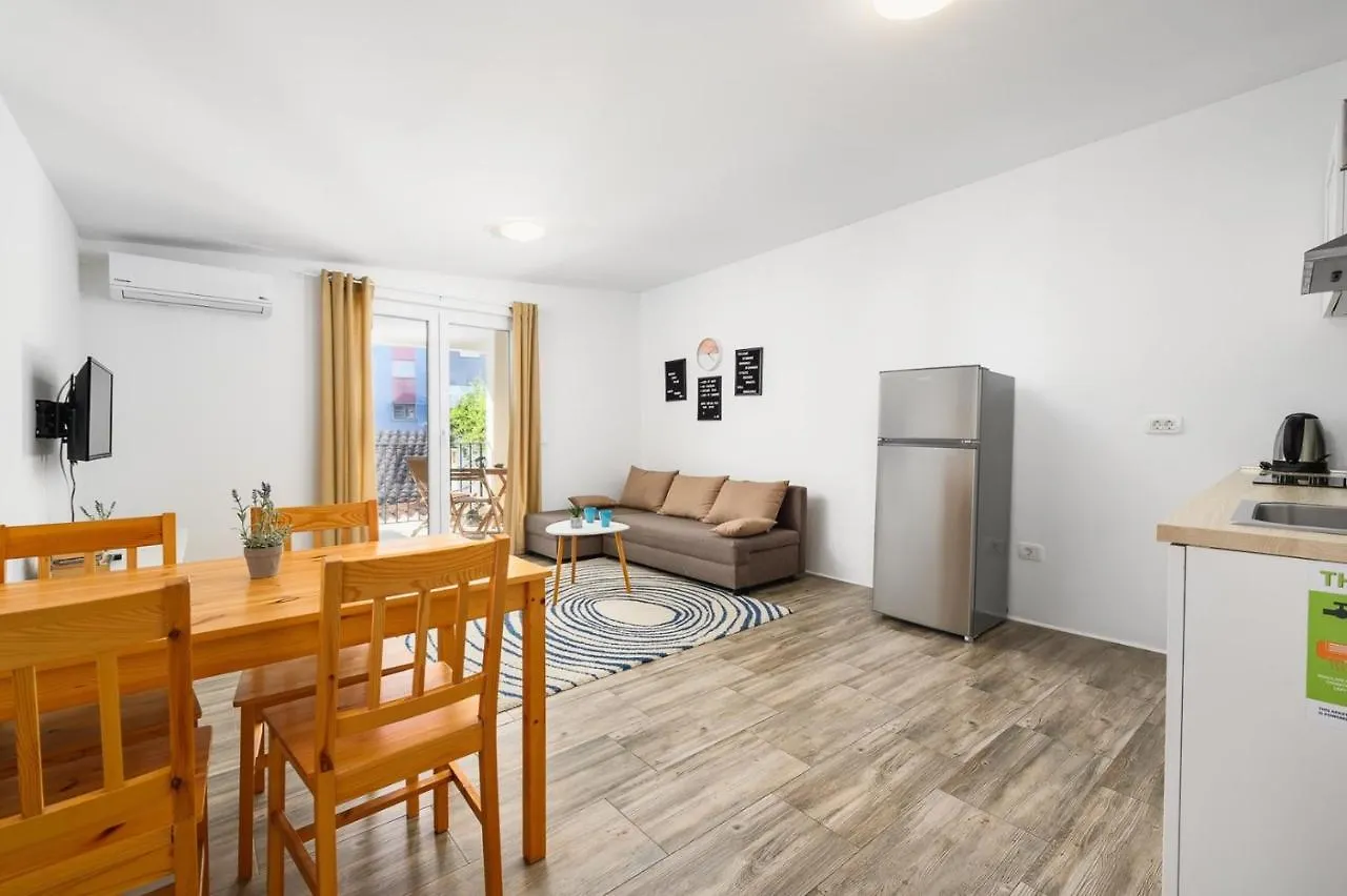 Center House With Apartments Umag