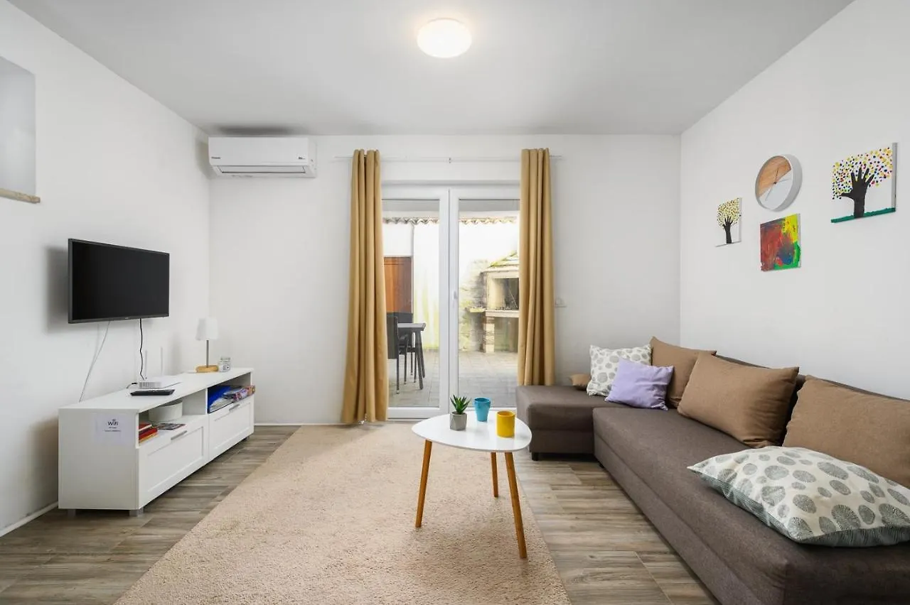 Center House With Apartments Umag