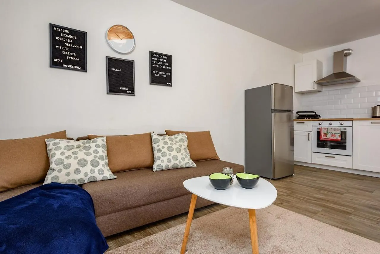 Center House With Apartments Umag